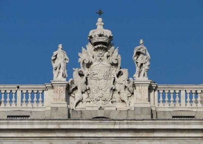Grupo escultórico de la Fachada Principal de Palacio Real. Madrid
